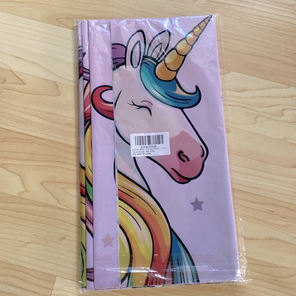 4pcs. Unicorn Tablecloth + More - Picture 5 of 8